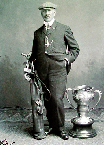 George Lyon ja yksi golfin kaikkien aikojen näyttävimmistä pokaaleista.